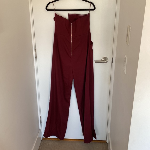 Burgundy strapless romper - Picture 2 of 3